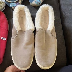 Toms fur slip ons